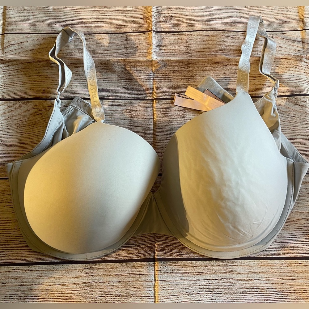 Victoria Secret 38DDD T Shirt Push Up Full Coverage Bra  NWOT